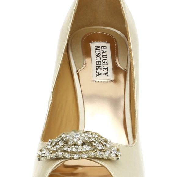 Badgley Mischka Goodie Vanilla Satin - Picture 2 of 8